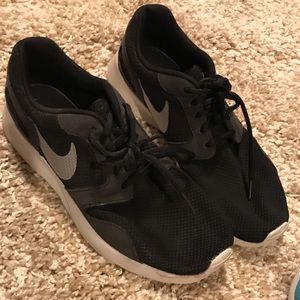 Women’s Nike sneakers
